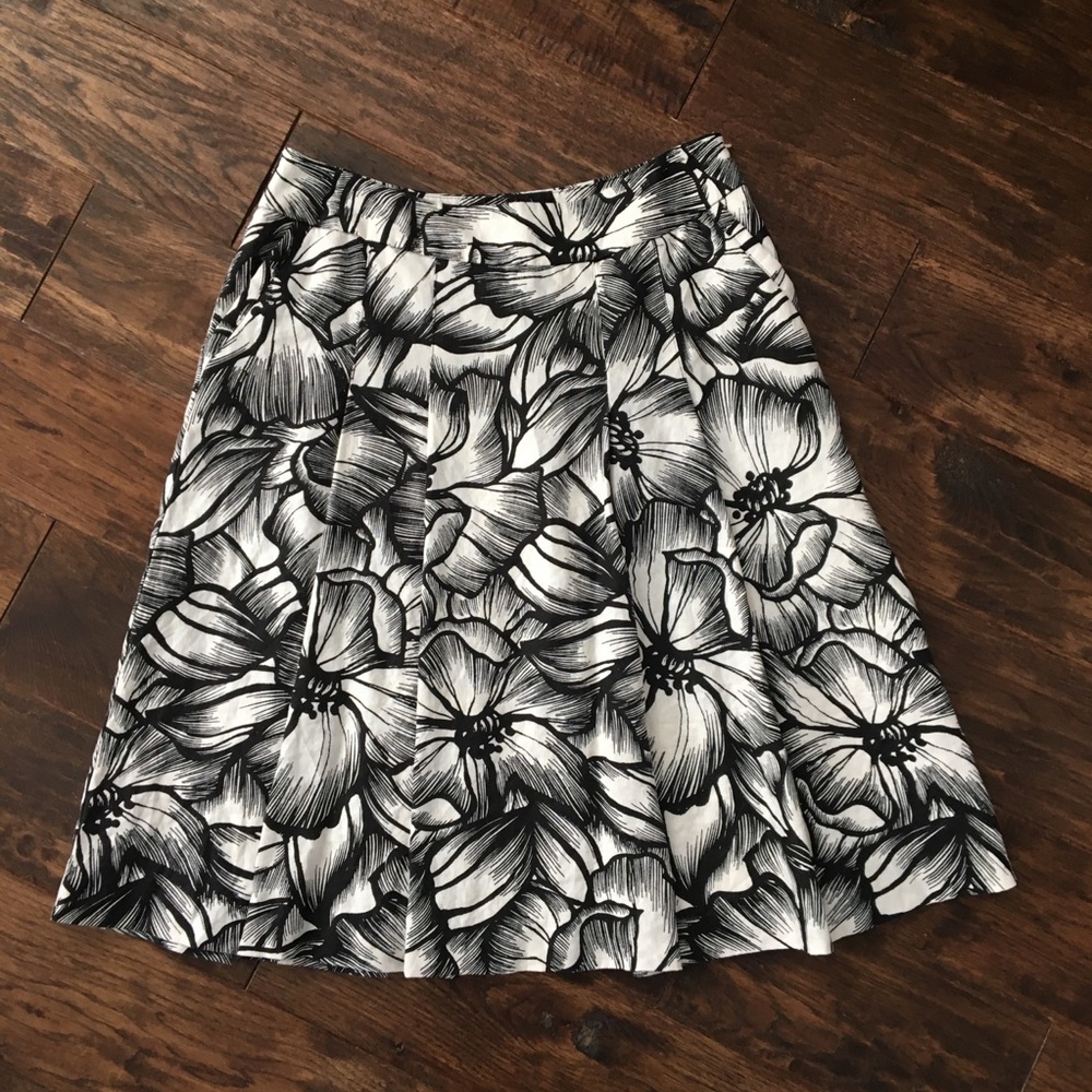 Style & Co black/white flowered skirt